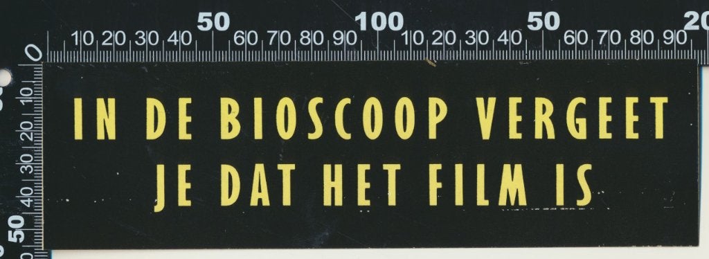 Sticker: In de Bioscoop vergeet je dat het film is, Ophalen of Verzenden, Zo goed als nieuw, Film, Tv of Omroep