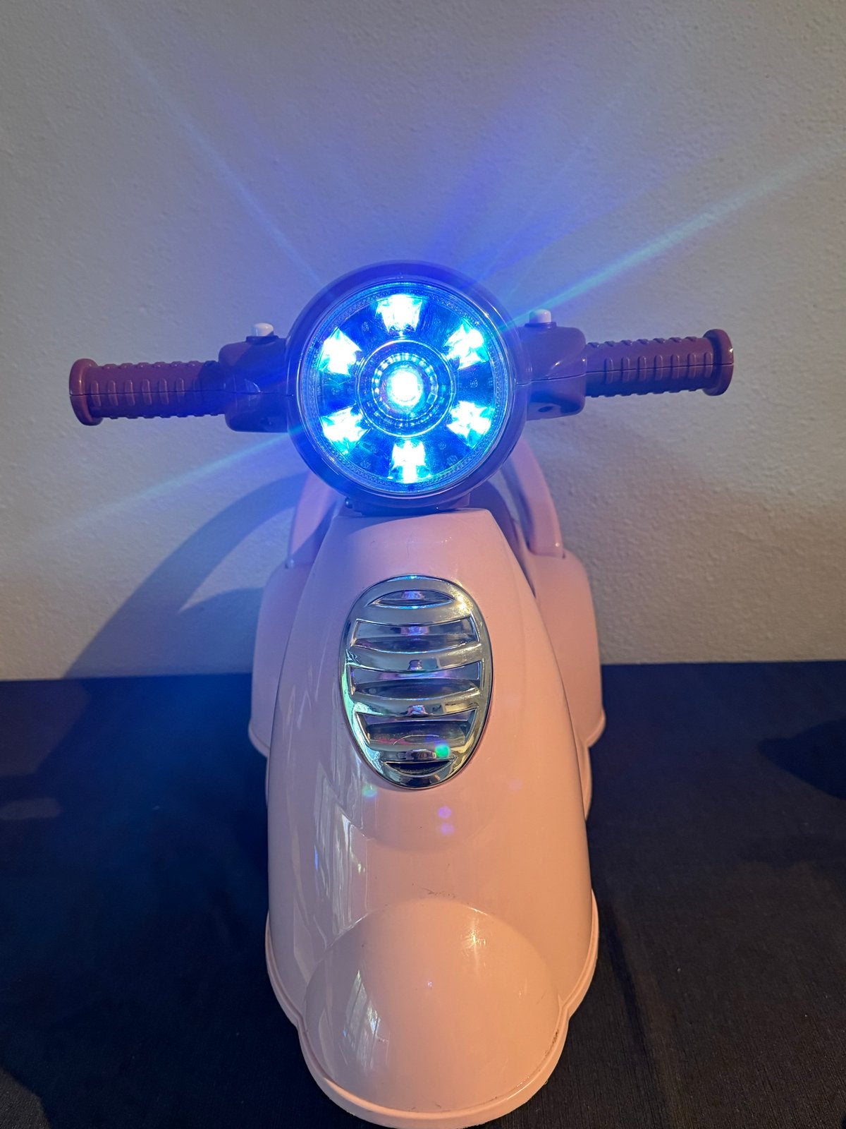 Roze loopscooter met licht en geluid - EZ Play, Ophalen of Verzenden, Gebruikt