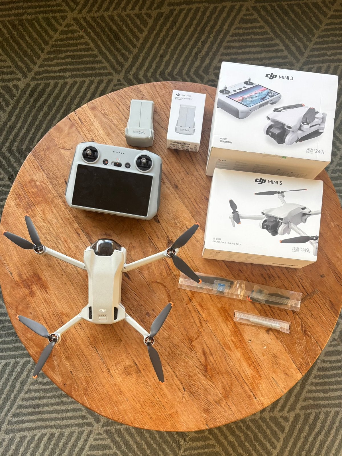 DJI Mini 3 (nieuw), RC RM330 met scherm en 2 batterijen, Audio, Tv en Foto, Drones, Cameradrone, Nieuw, Ophalen of Verzenden, DJI