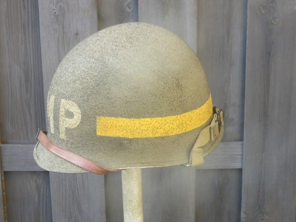 MP helm Front seam WW2 890D Military Police Capac liner USA, Verzamelen, Ophalen, Amerika, Helm of Baret