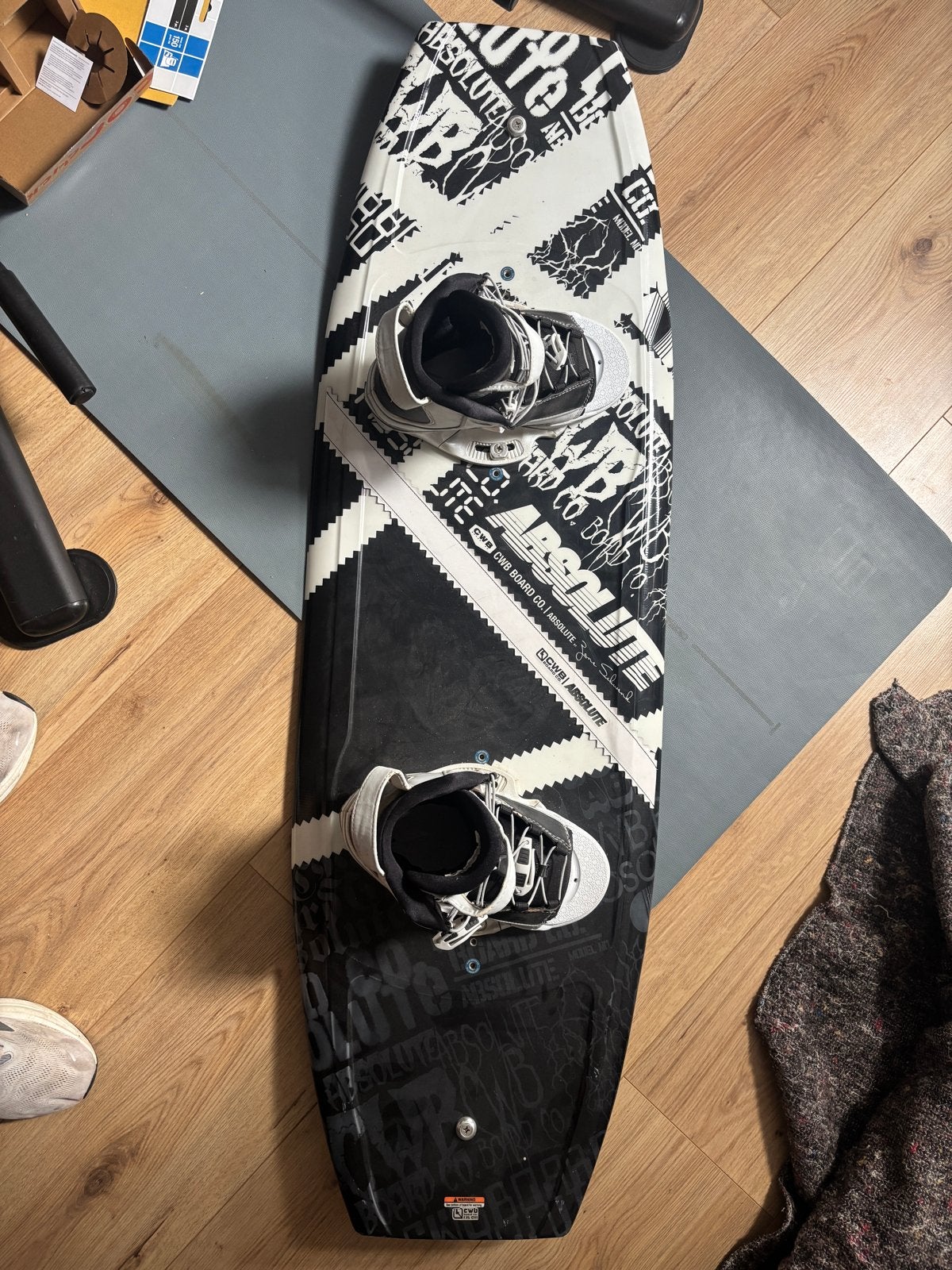 CWB Absolute Wakeboard 135 cm met bindingen, Watersport en Boten, Ophalen, Gebruikt, Board en Schoenen