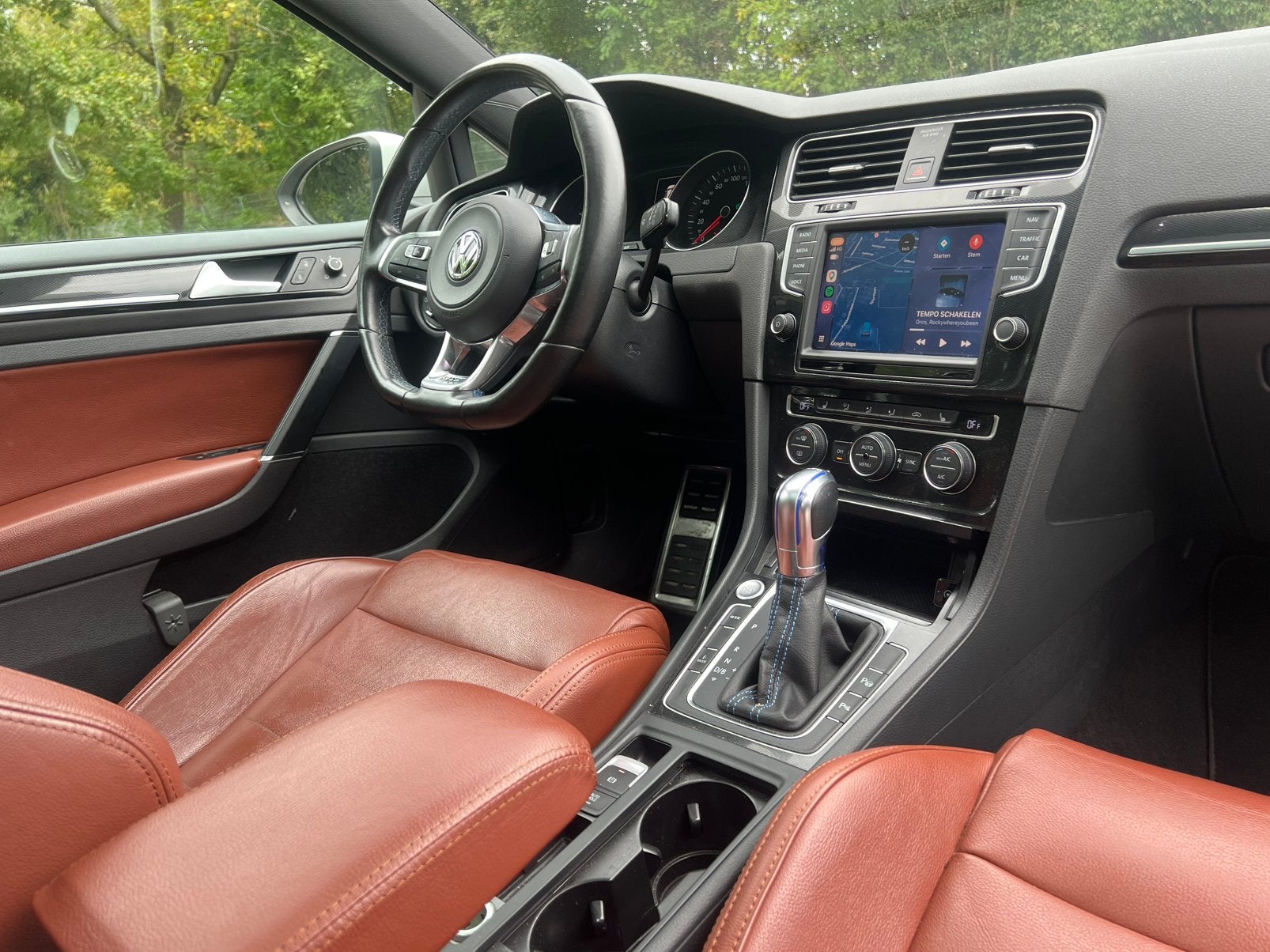 Volkswagen Golf 7 GTE 2015 | Pano | Leder | Keyless | Camera, 4 cilinders, Wit, 1499 kg, Parkeerassistent