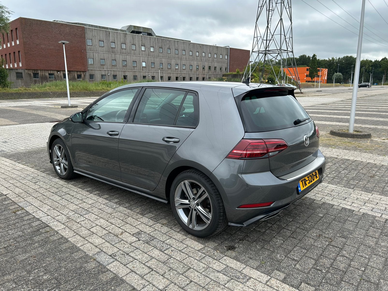 Volkswagen Golf 1.5 TSI Highline Business R | DSG ACC 150pk, 4 cilinders, 150 pk, Grijs, 20 km/l