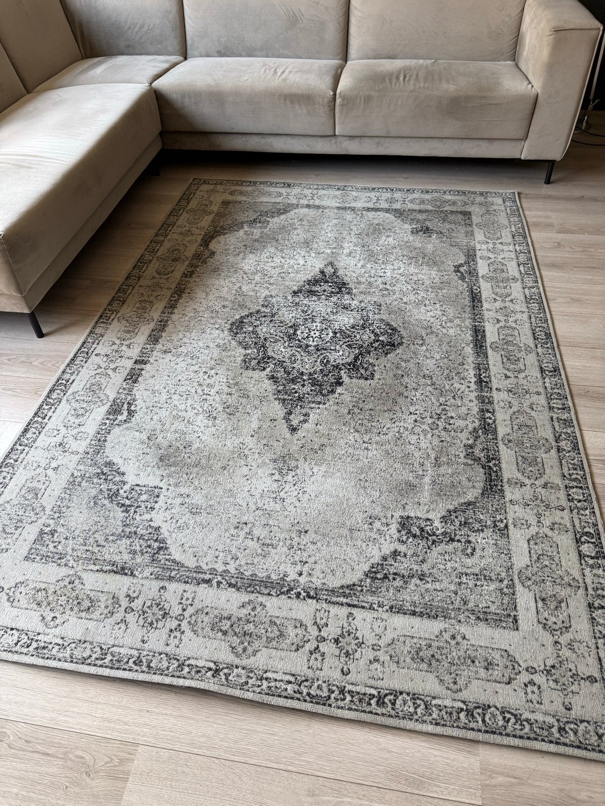 Vintage vloerkleed taupe/beige en zwart 1.60x2.30m Volero, Ophalen, Gebruikt, Beige, 150 tot 200 cm