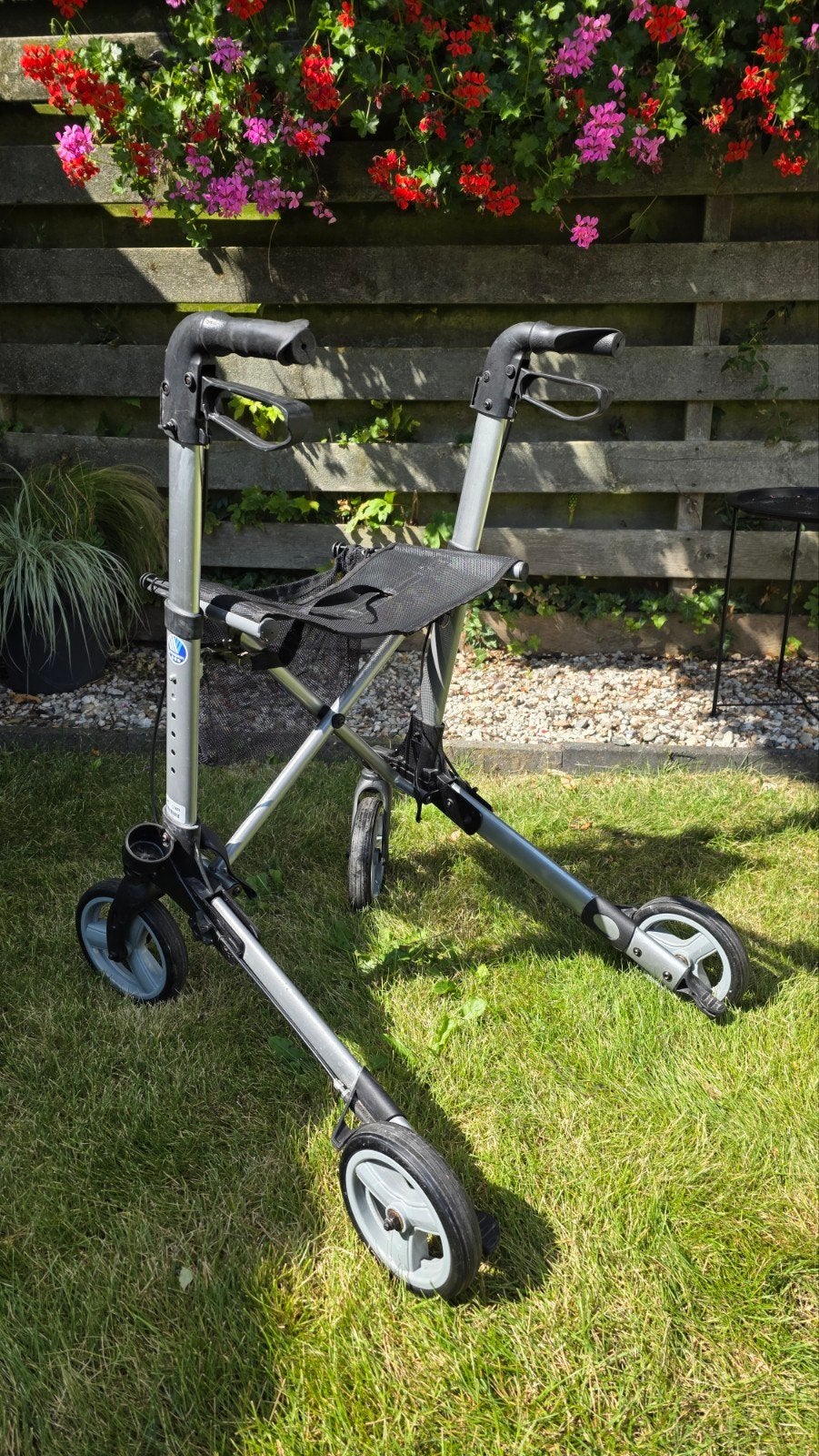 rollator lichtgewicht Menaam (Friesland), Ophalen, Lichtgewicht, Gebruikt