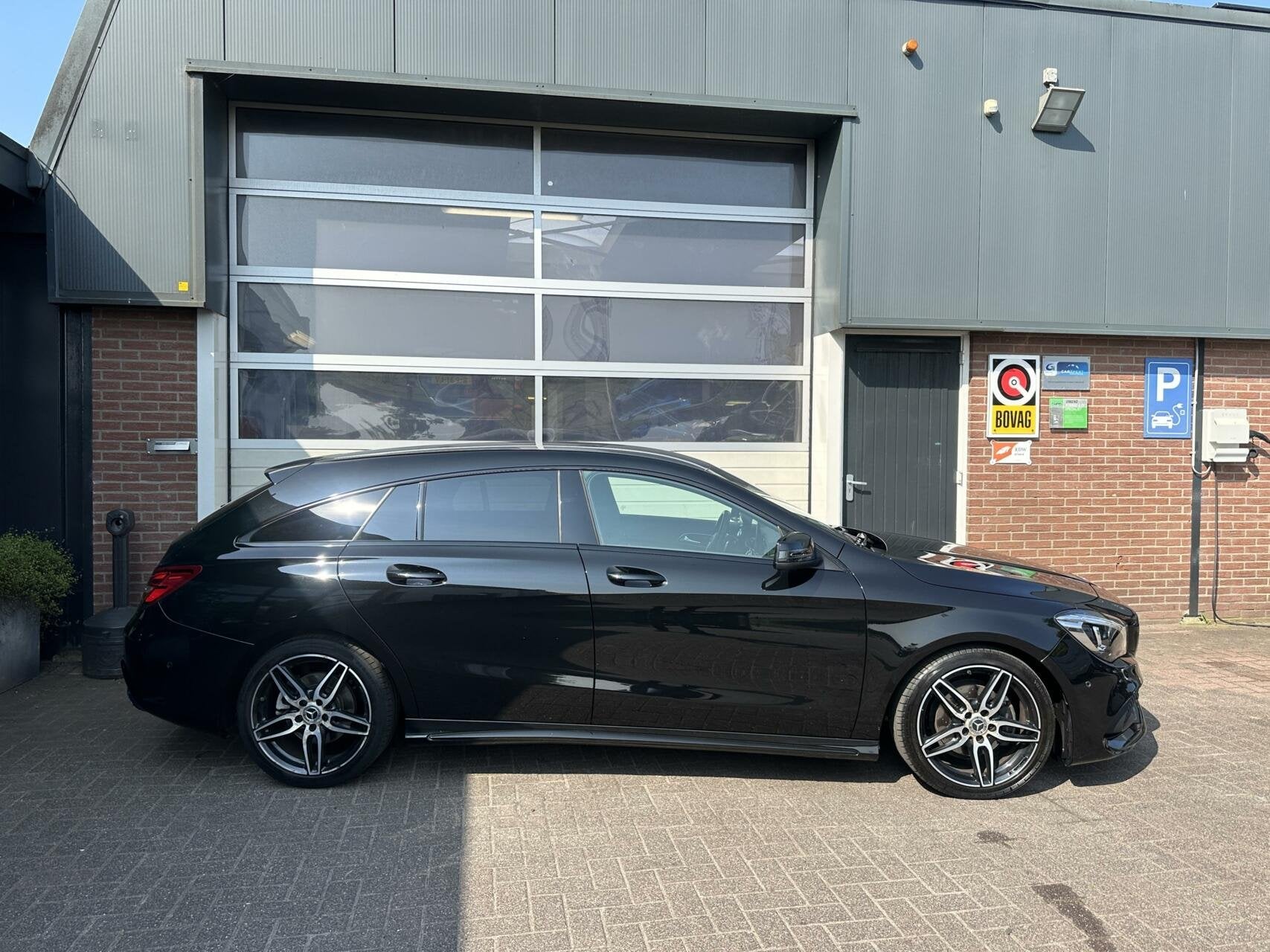 Mercedes CLA-klasse Shooting Brake 180 Business Solution AMG, Auto's, 730 kg, Gebruikt, 4 cilinders, Leder en Alcantara