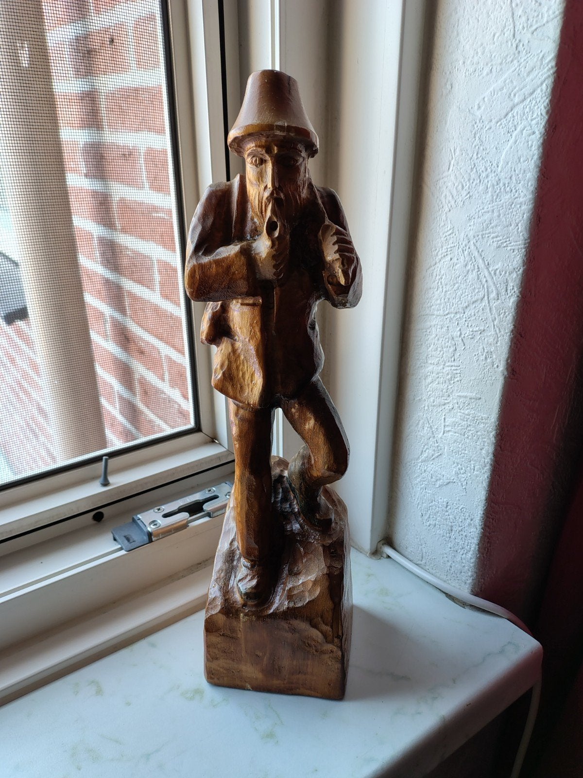Houten beeld van een man met Pijp, 34 cm hoog, Antiek en Kunst, Kunst | Beelden en Houtsnijwerken, Ophalen of Verzenden, 20 - 50 cm