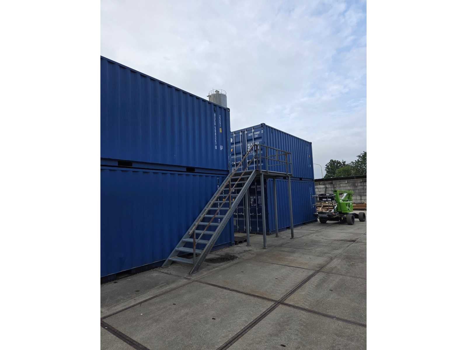Bordes met trap voor container, Zakelijke goederen