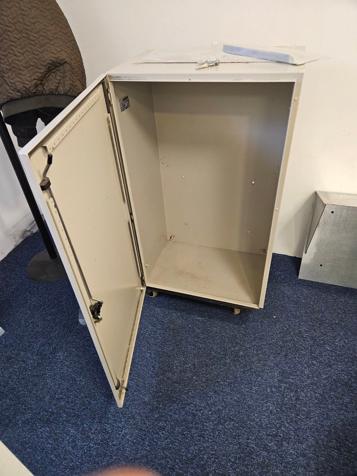 Sarel kast staal 410x600x1000, Ophalen, Gebruikt