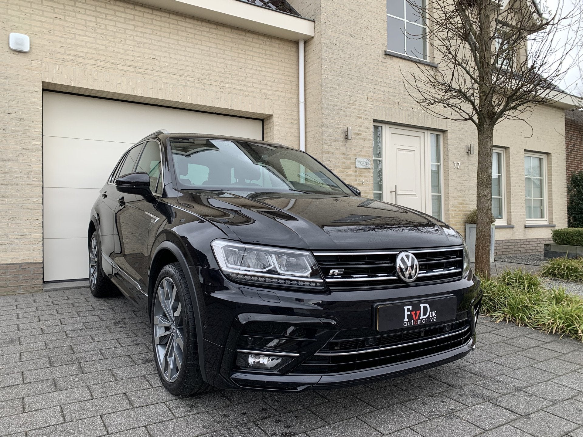 Volkswagen Tiguan 2.0 TSI 190pk 4Motion 3x R-line DSG Panora, Automaat, Gebruikt, 1984 cc, Zwart