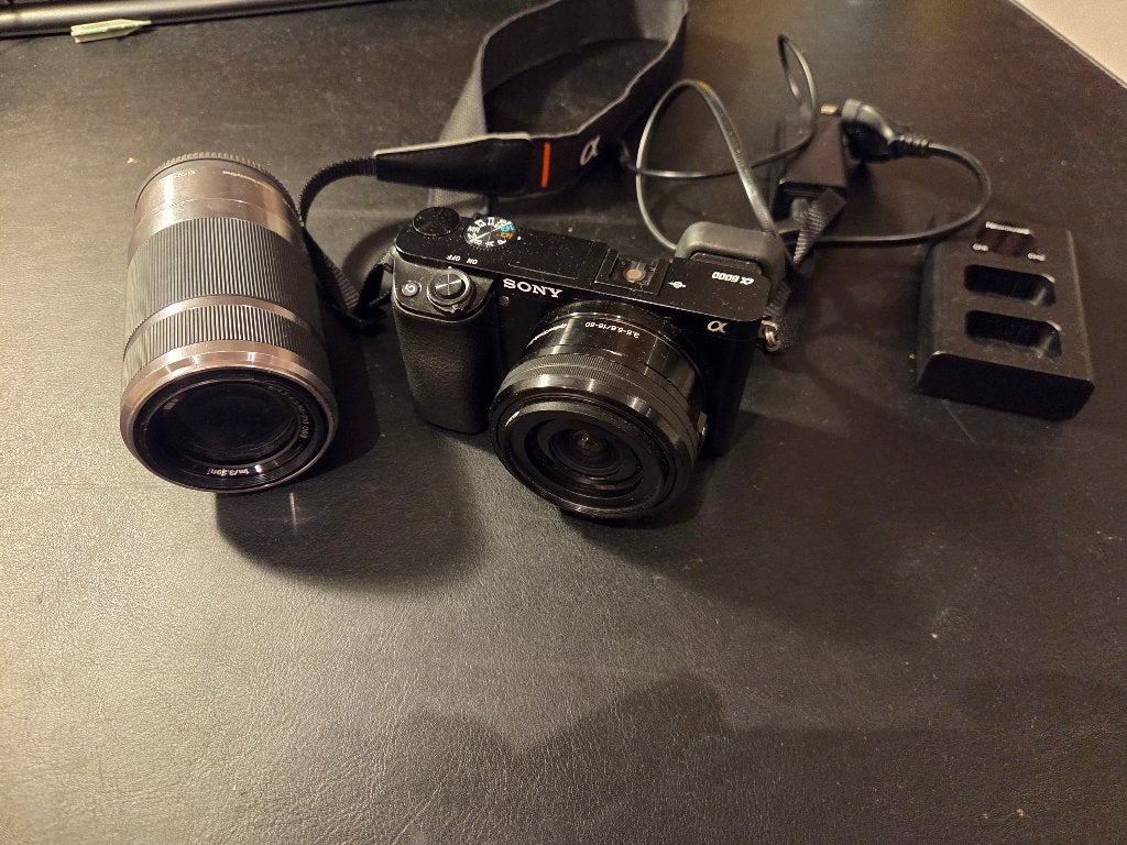 Foto 2 van Sony A6000 zeer lage shuttercount!