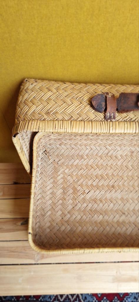 Vintage koffer, rieten reiskoffer, koffertje, opberg mand, Gebruikt, Vintage, Ophalen of Verzenden, Riet