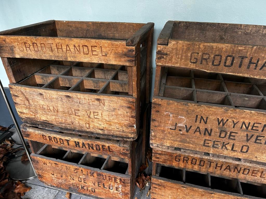 Antieke houten wijnkratten - Groothandel J. Van De Velde Eek, Ophalen