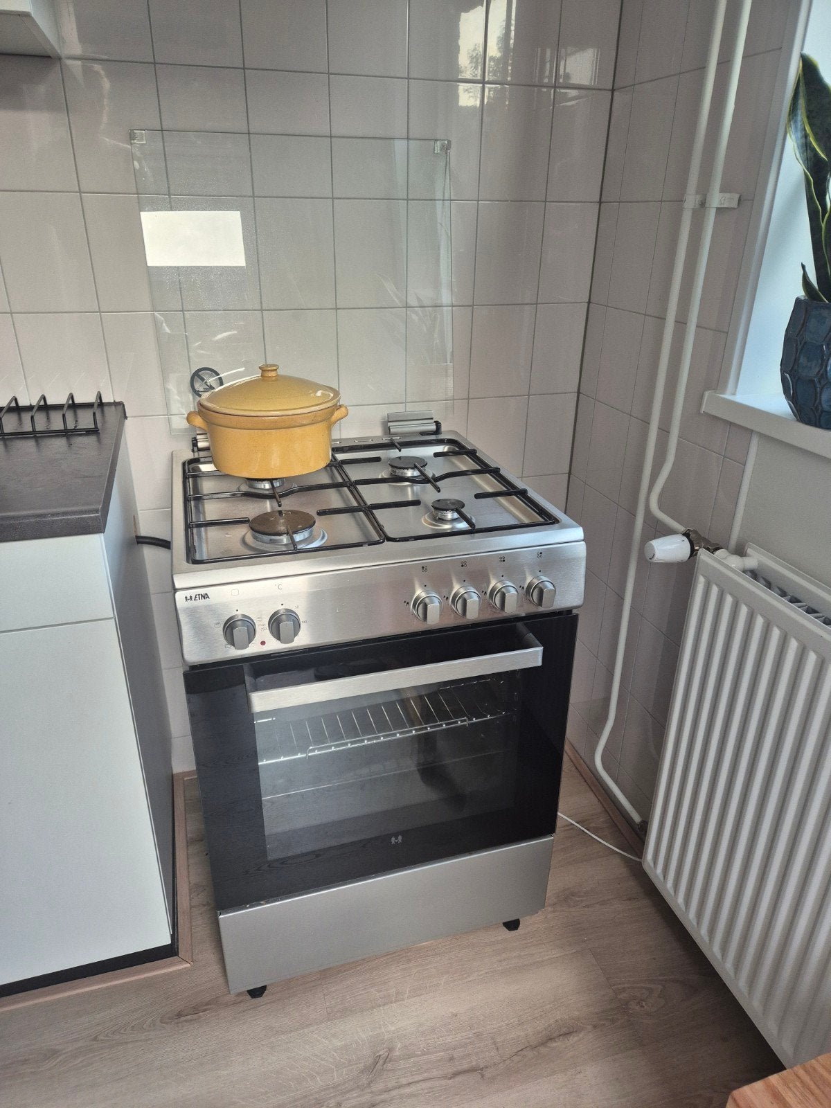 Etna gasfornuis met oven en grill. zga nieuw!, Ophalen, 60 cm of meer, Grill, 4 kookzones