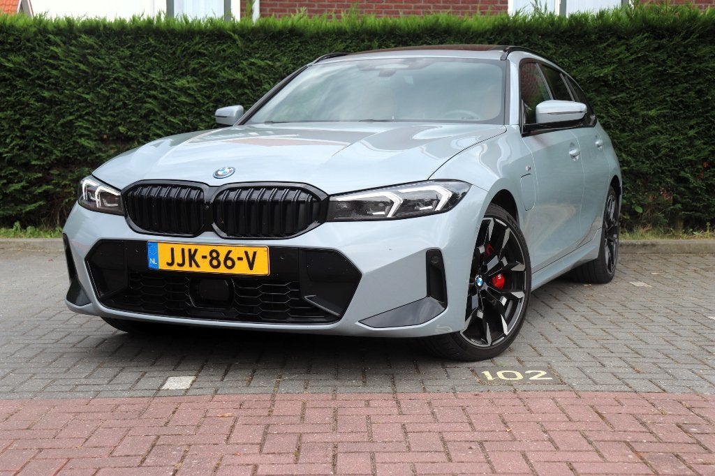 BMW 3-Serie 330e Touring | Panoramadak | M-Sport | 360-cam |, 1998 cc, Achterwielaandrijving, Euro 6, 4 cilinders