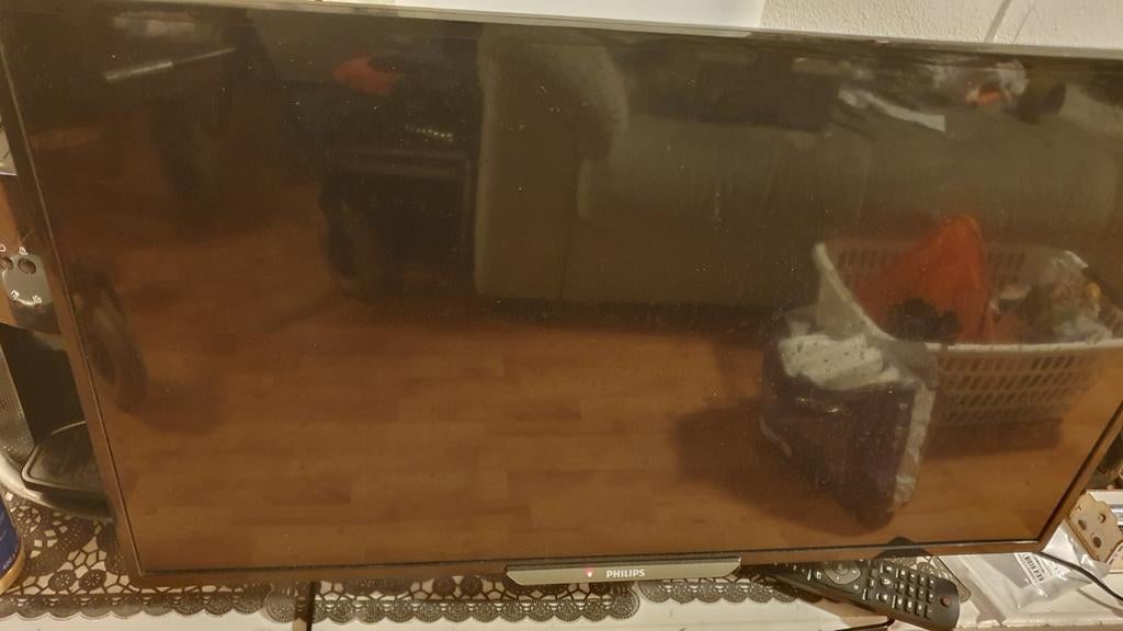Philips 80 inch LCD TV - defect, gratis af te halen, Audio, Tv en Foto, Televisies, Ophalen of Verzenden