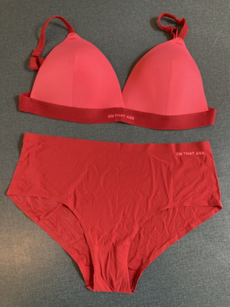 Te koop roze met rood setje van on that ass maat XL., On that ass, Ophalen of Verzenden, Roze, Setje