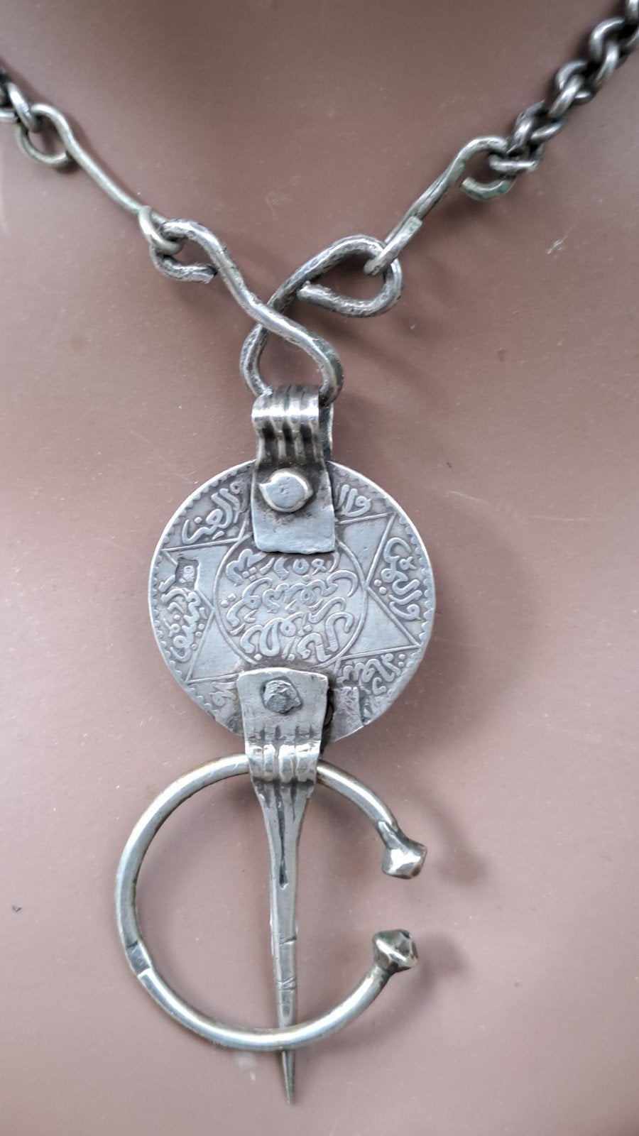BERBER FIBULA ANTIEK VAN DE BERBER VROUWEN UIT ATLASGEBERGTE, Verzenden, Zilver