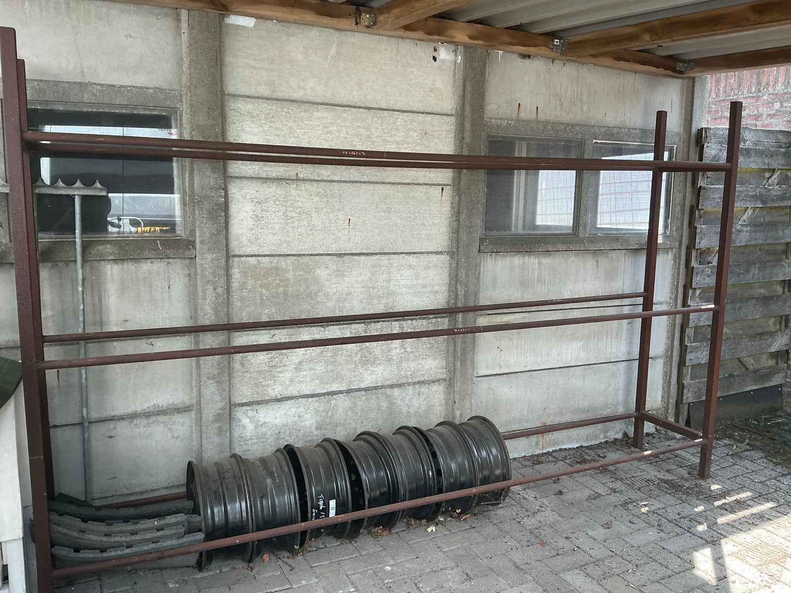 Stevig metalen rek v opslag /werkplaats banden evt 4 besch., Auto diversen, Ophalen