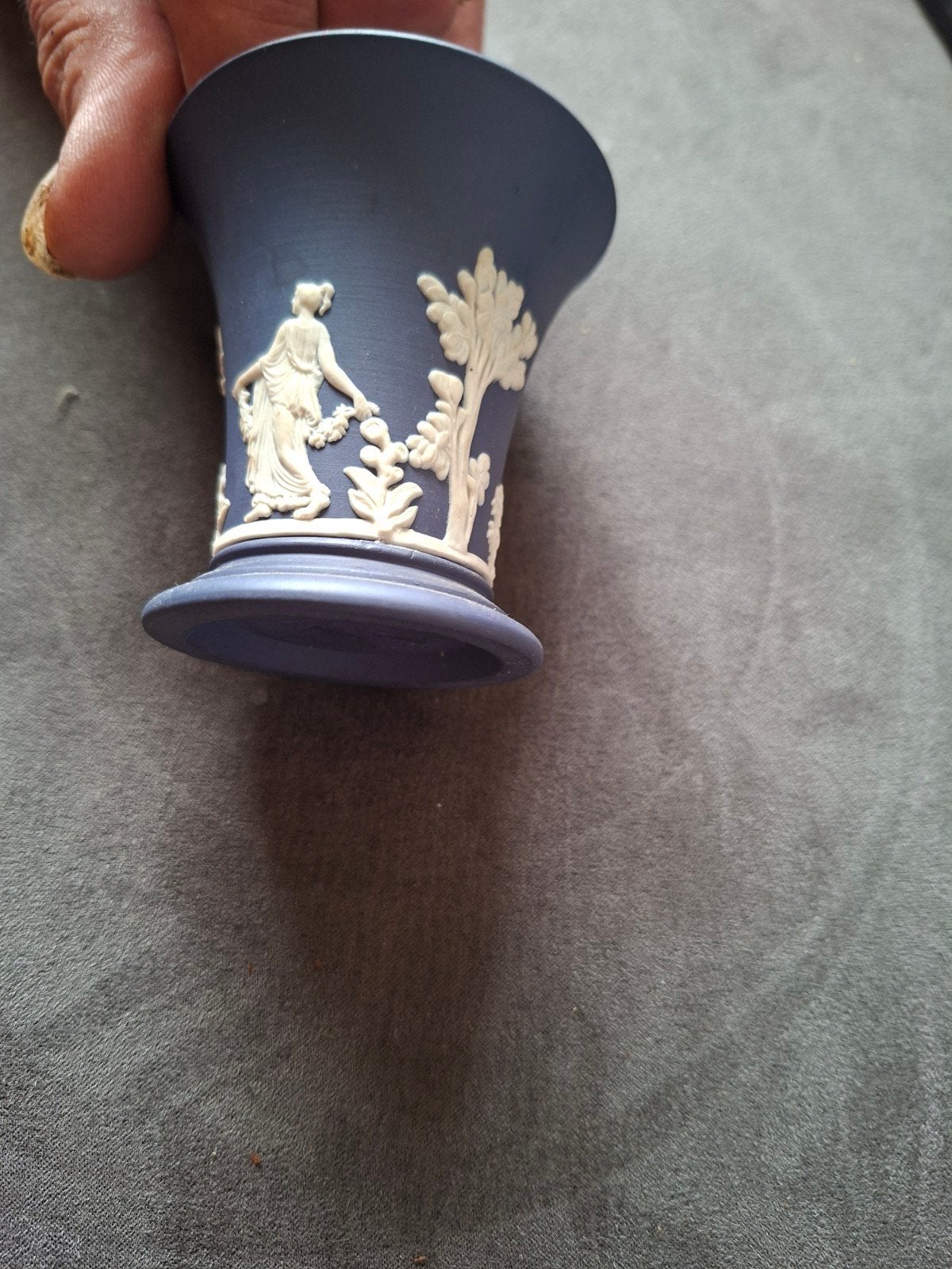 Wedgwood Jasperware vaasje - Blauw met wit reliëf, Ophalen of Verzenden