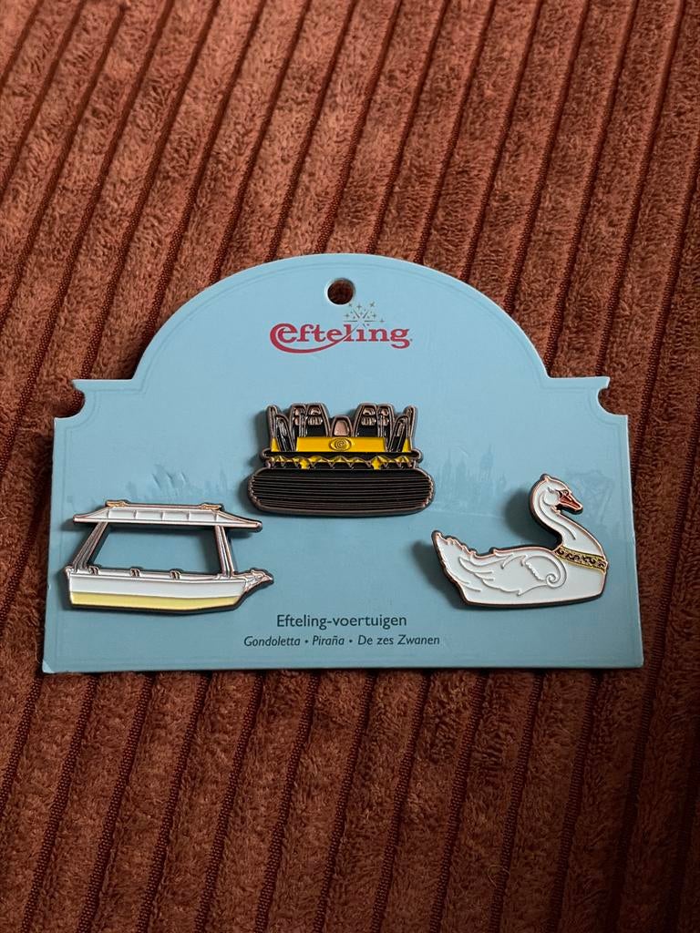 Efteling Voertuigen Pins: Gondel, Piraña, Zwaan, Verzamelen, Efteling, Ophalen of Verzenden, Nieuw, Button of Speldje