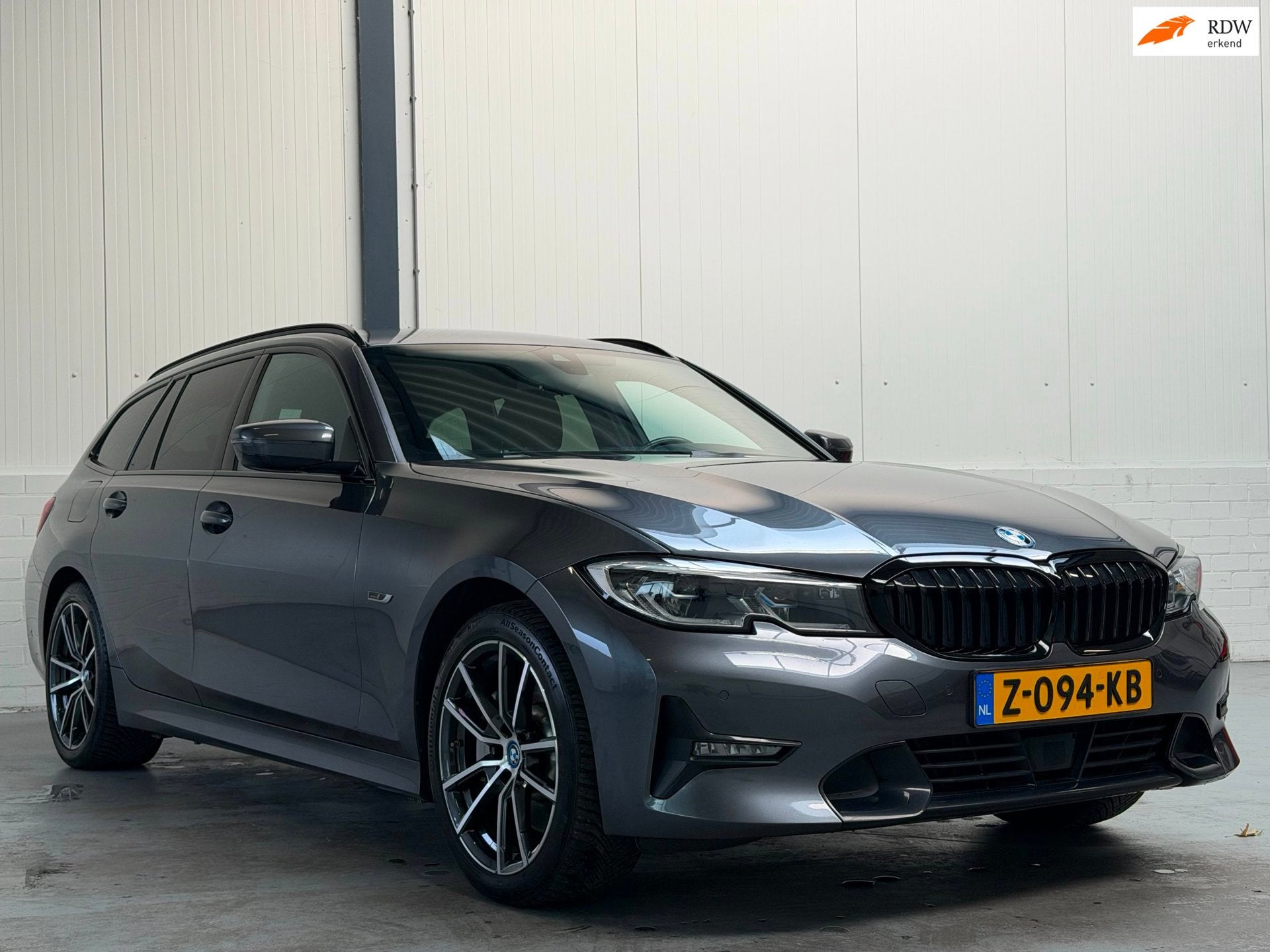 BMW 3-serie Touring 330e|Laser|Keyless|H.U.D|Dealer O.H., Auto's, Achterwielaandrijving, 4 cilinders, Leder en Stof, Plug-in hybride