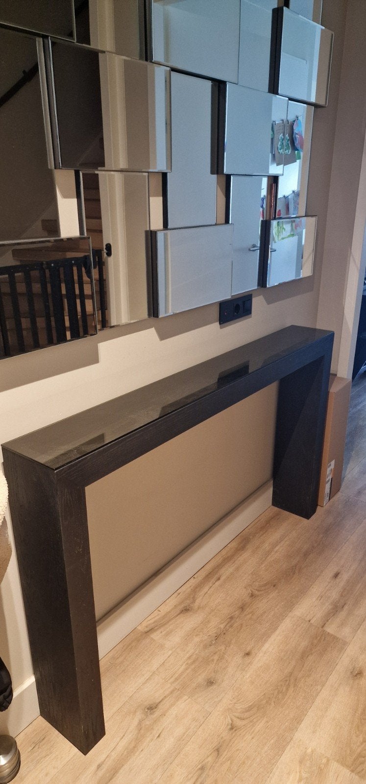Stijlvolle Zwarte Houten Sidetable met Glasplaat, Huis en Inrichting, Tafels | Sidetables, Ophalen, Glas, Zo goed als nieuw, Minder dan 25 cm