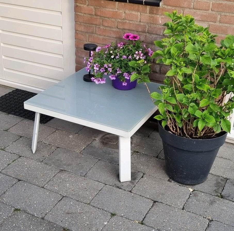 Lage tuintafel met glazen blad, Tuin en Terras, Tuintafels, Gebruikt, Vierkant, Ophalen
