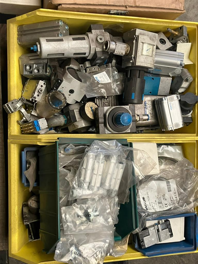 Mix pallet  compressor  filter  loctite   meten, Doe-het-zelf en Verbouw, Compressors, 100 liter of meer, Ophalen, 10 bar of meer