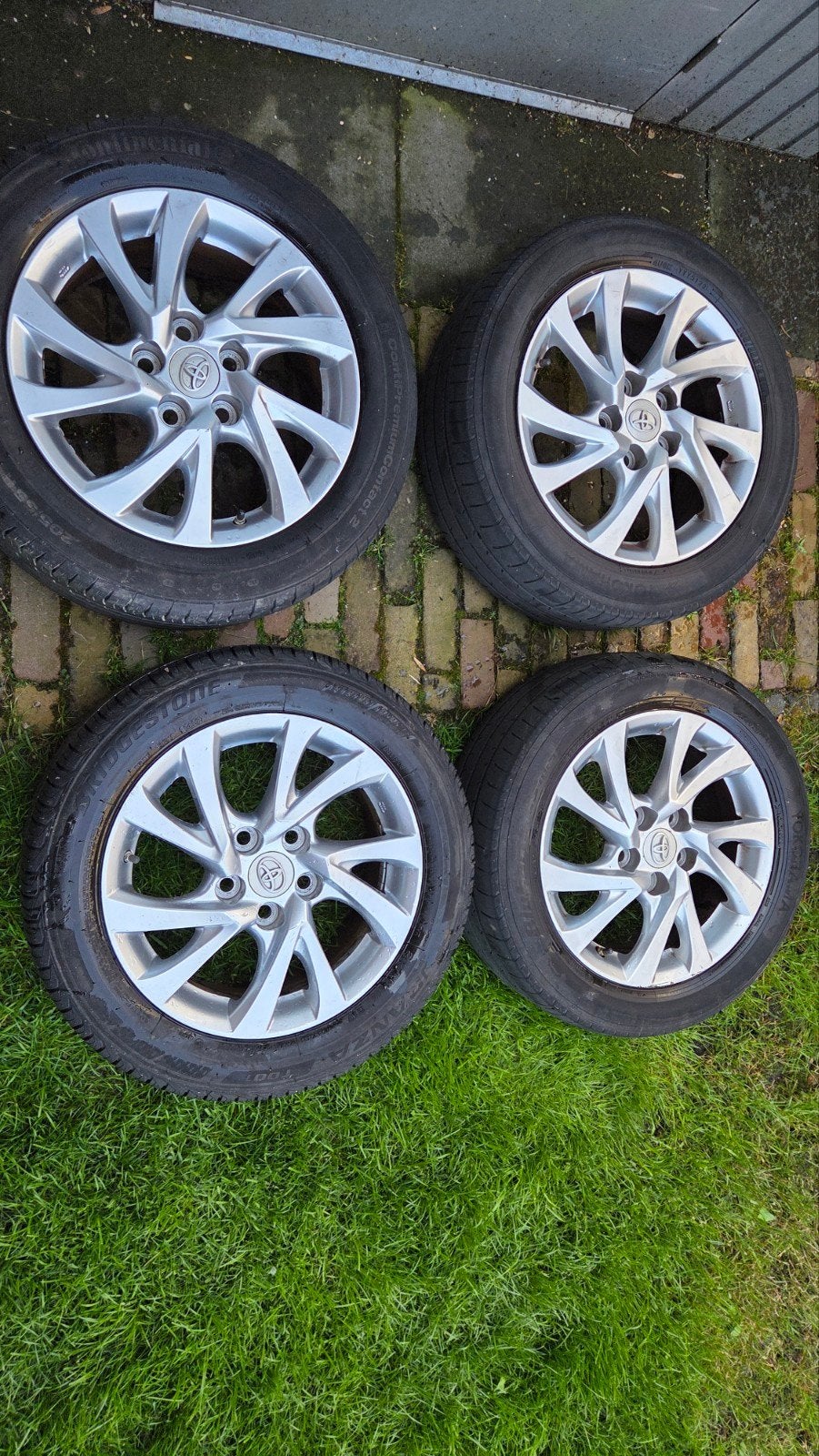 Velgen met zomerbanden Toyota Auris Hybrid, Auto-onderdelen, Banden en Velgen, Ophalen, Gebruikt, 16 inch, 205 mm