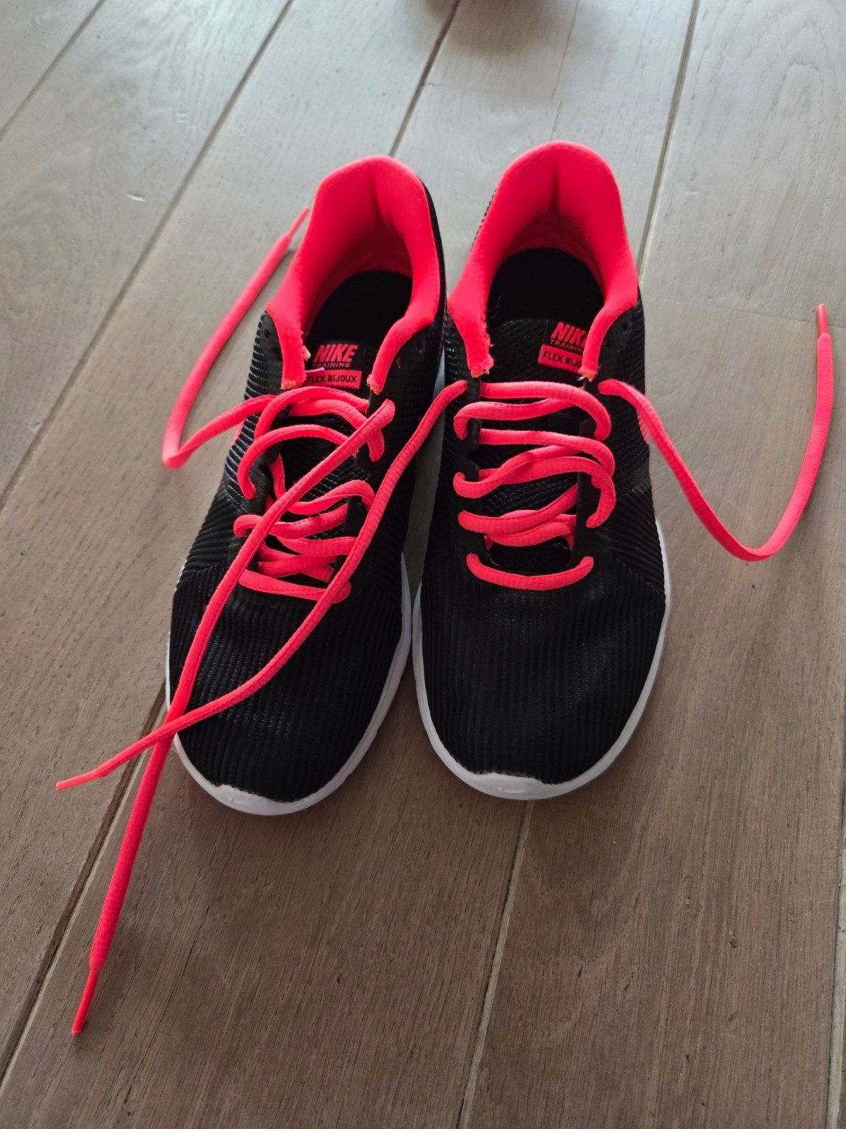Nike Flex Experience Run 8 sneakers - Zwart/Neonroze, Kleding | Dames, Schoenen, Zo goed als nieuw, Sneakers of Gympen, Zwart