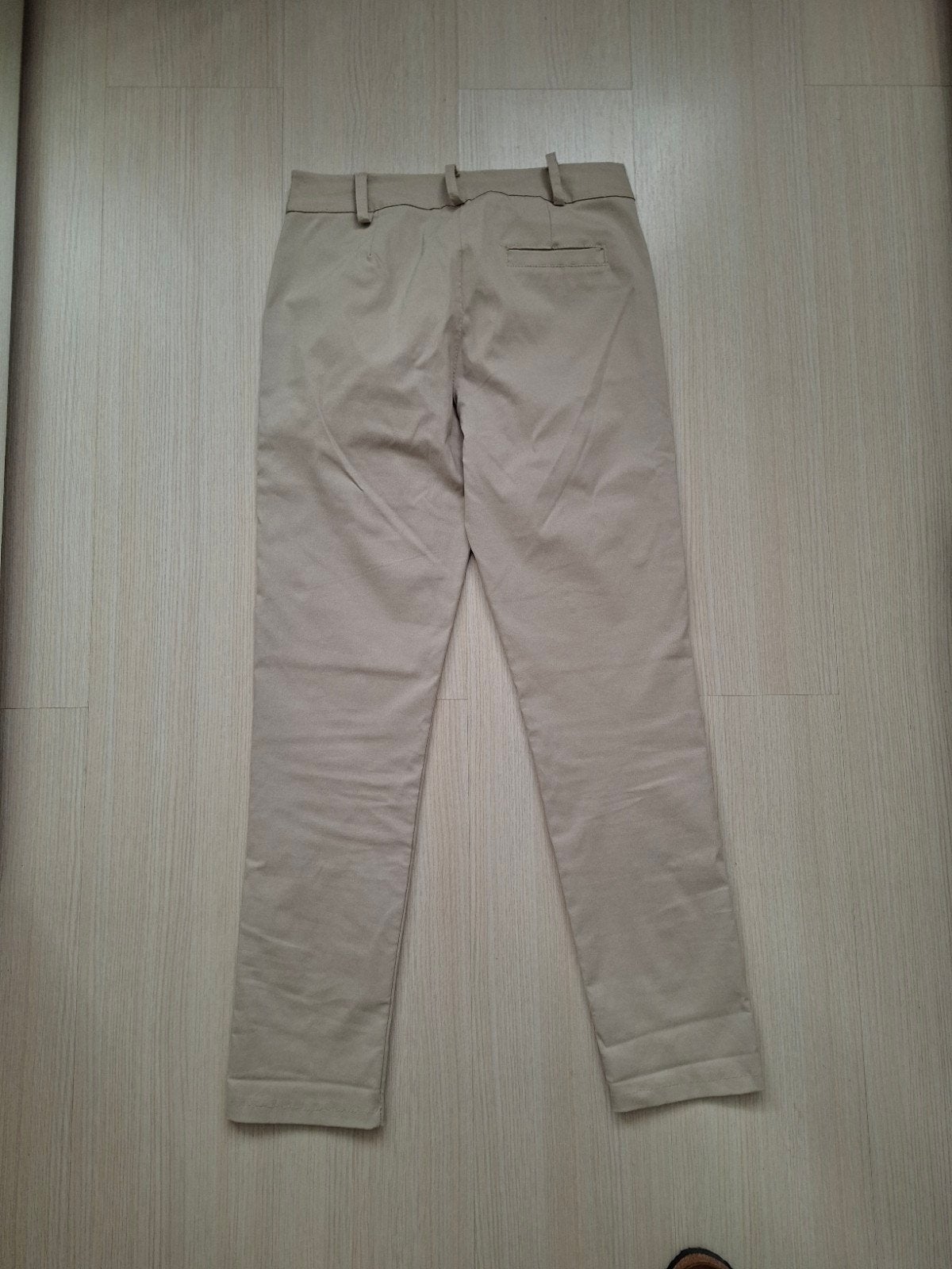 Nieuw beige broek maat L, Kleding | Dames, Broeken en Pantalons, Beige, Maat 42/44 (L), Nieuw, Ophalen of Verzenden