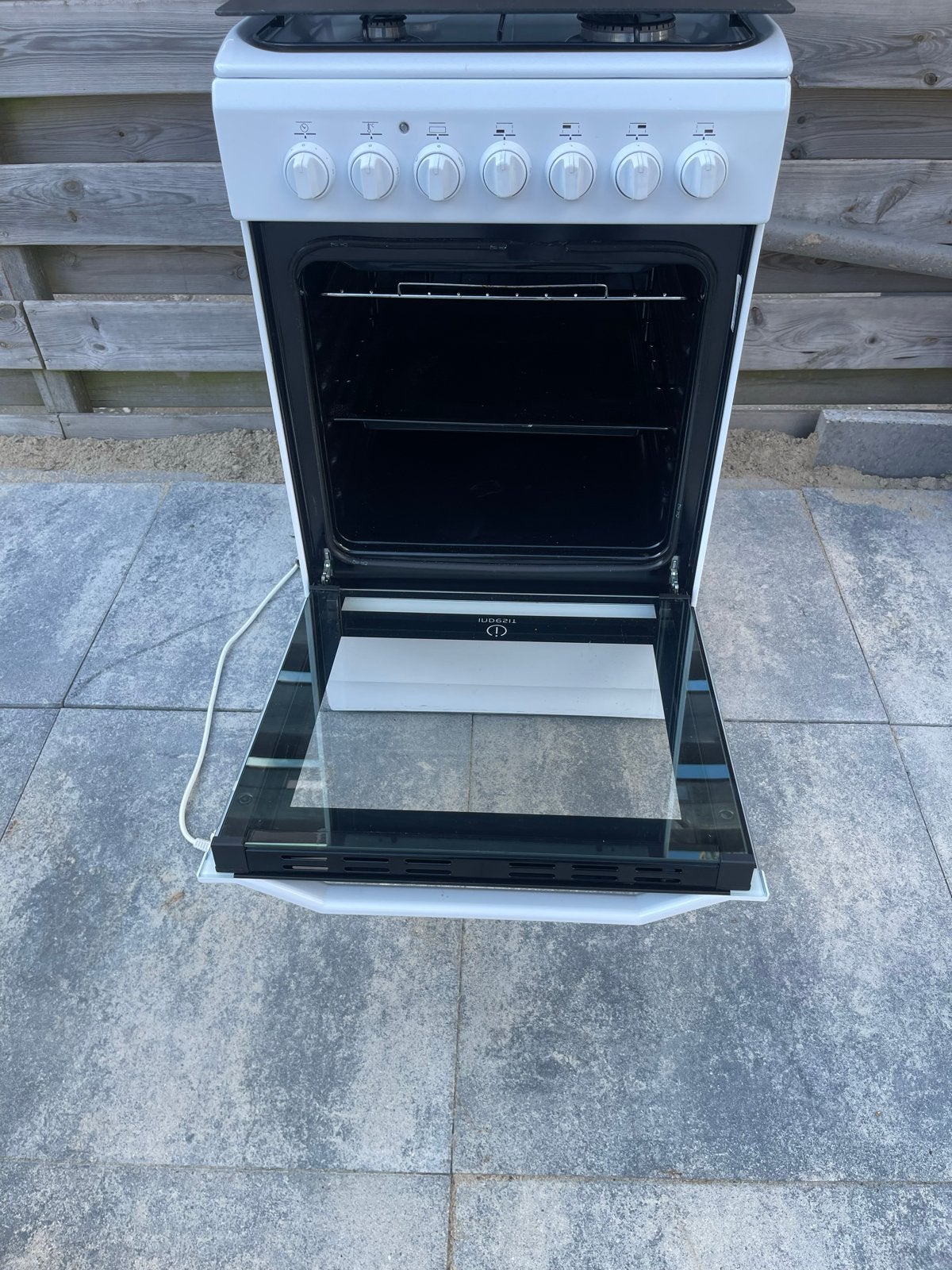 Indesit Vrijstaand Gasfornuis met Oven, Gebruikt, Gas, 85 tot 90 cm, 4 kookzones