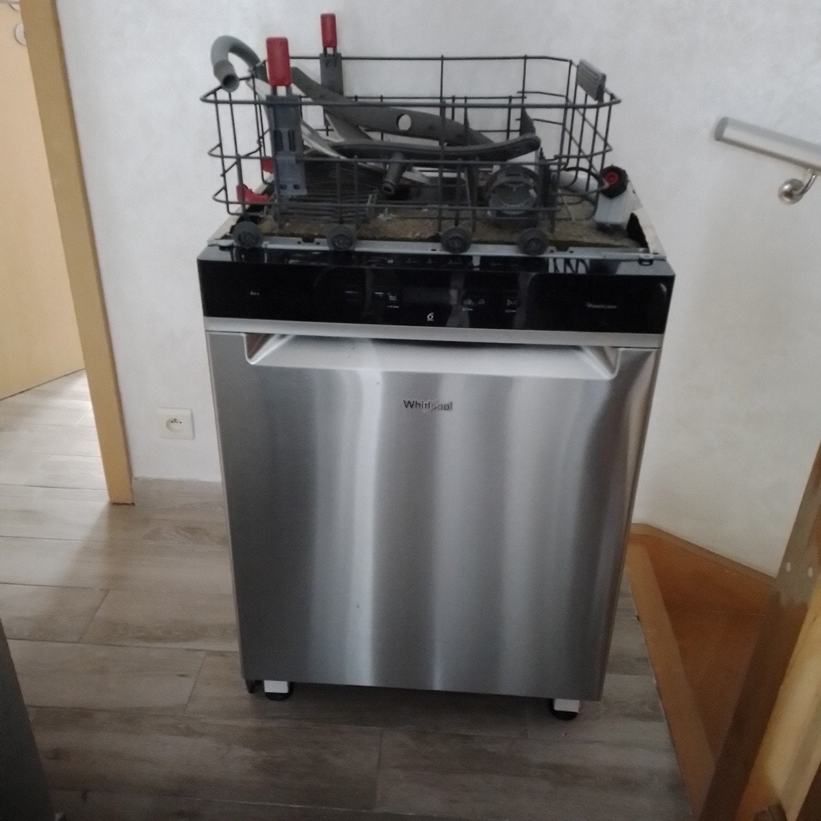 Whirlpool vaatwasser met defect - voor ondelen of reparati, Witgoed en Apparatuur, Ophalen, 60 cm of meer, Niet werkend, Vrijstaand