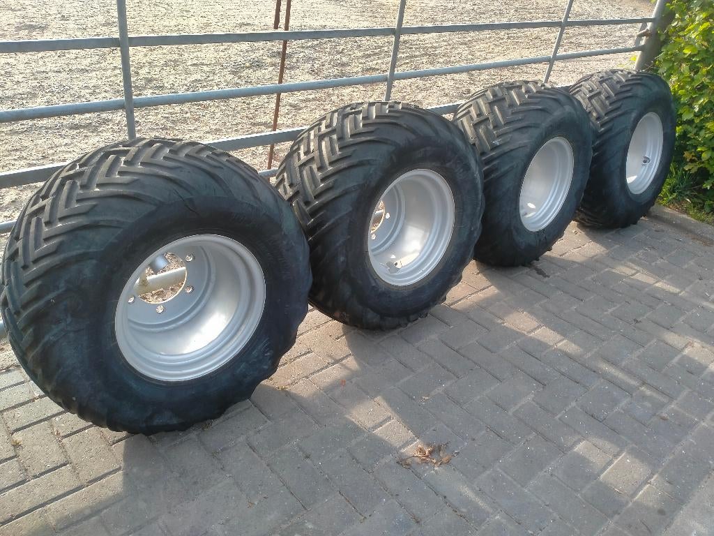 mini shovel bandenset 33x15,50-15 op velg Giant shovel, Zakelijke goederen, Agrarisch | Onderdelen | Banden, Velgen en Assen, Ophalen