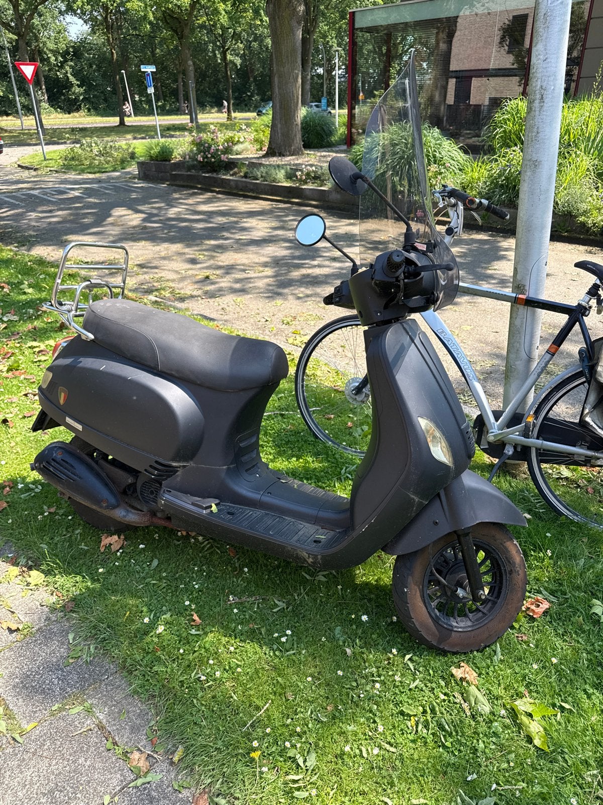 Vespa look brommer - Mat zwart - Gebruikt, Ophalen, Gebruikt, Maximaal 45 km/u, Benzine