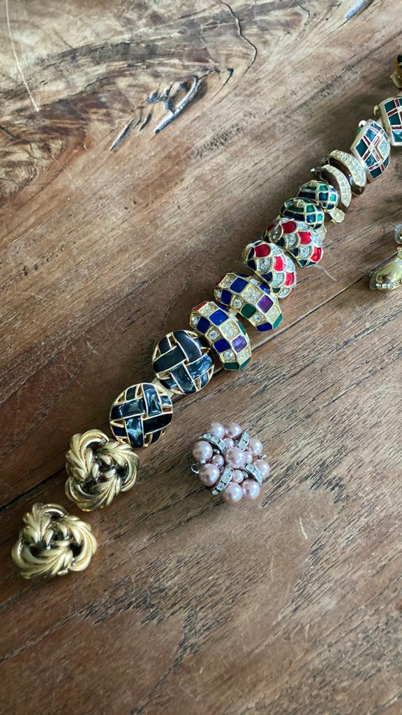 14 paar vintage oorbellen en 1 broche wo Monet en Napier, Ophalen of Verzenden, Zo goed als nieuw, Overige materialen