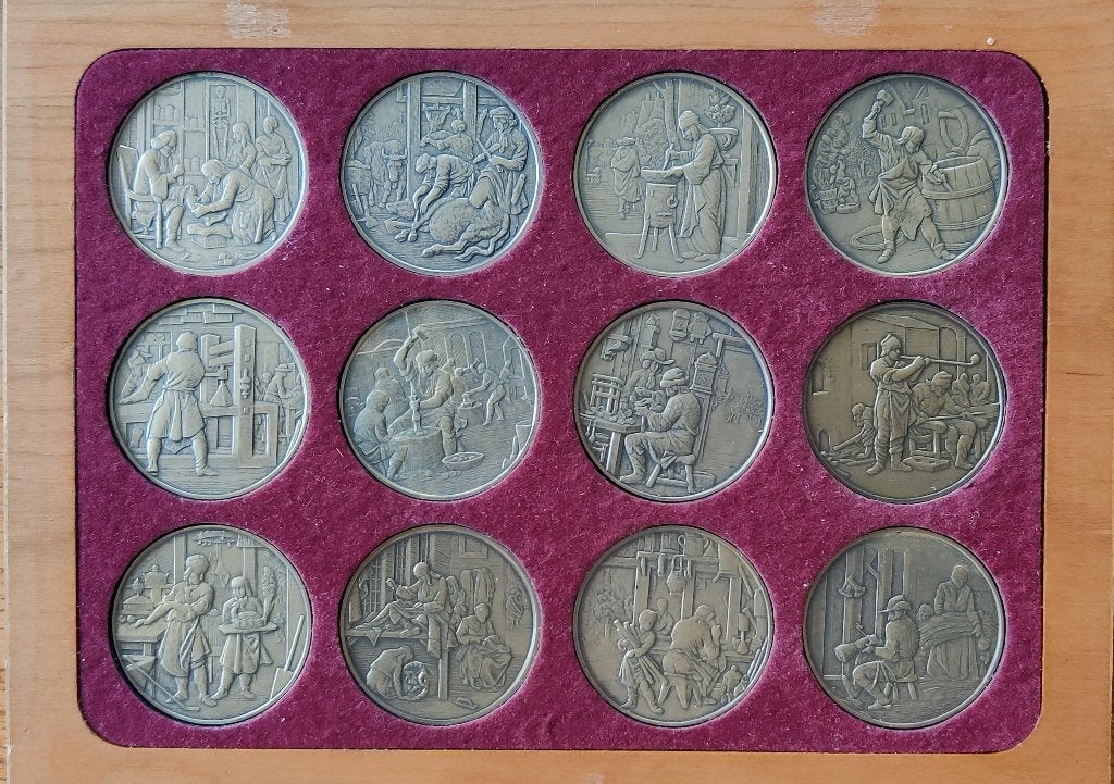 Bronzen set Ambachten 12 penningen in houten kistje, Verzenden, Brons, Nederland