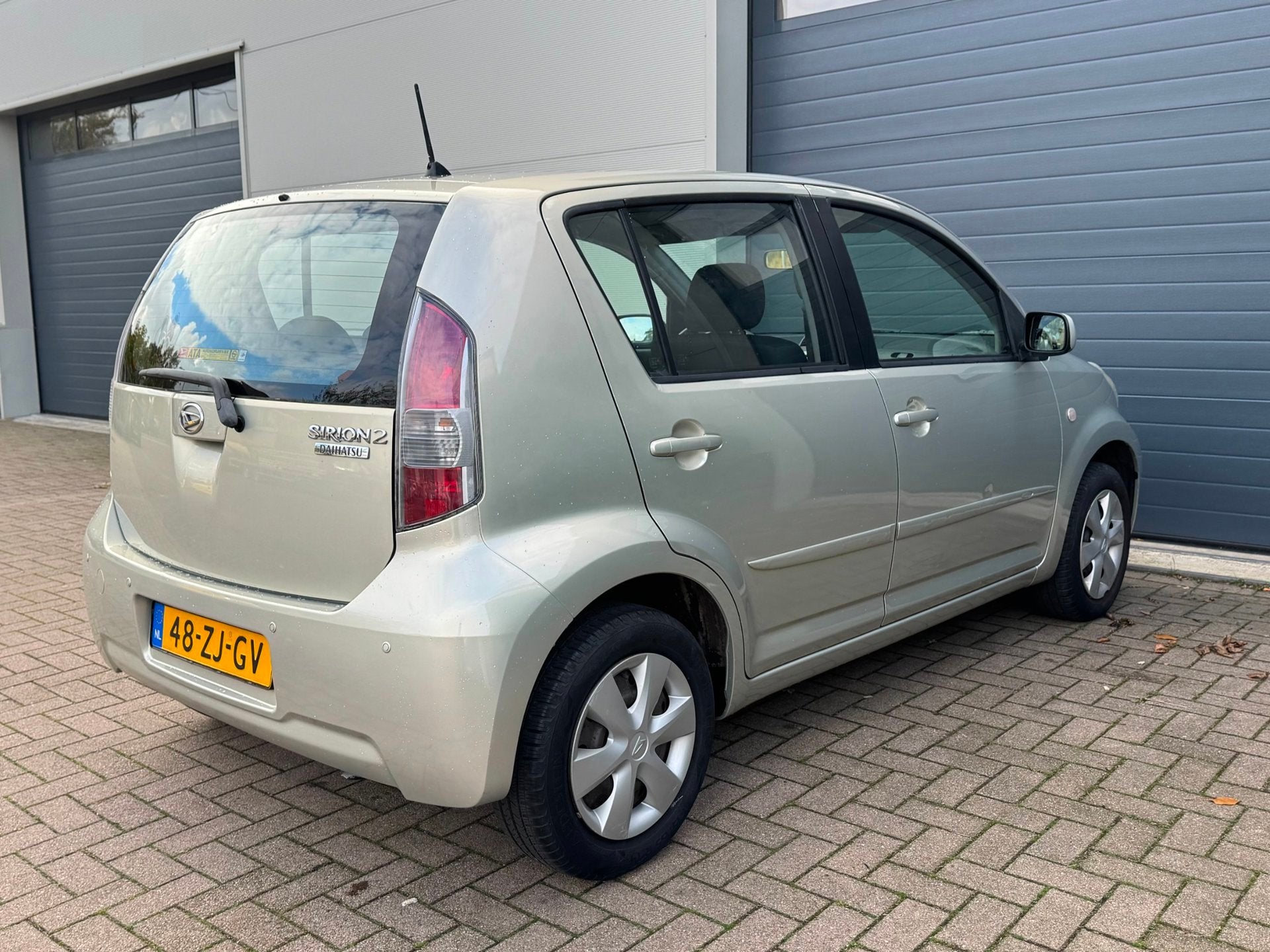 Daihatsu Sirion 2 | 1.0-12V Premium | Parkeersensoren achter, Auto's, Voorwielaandrijving, Gebruikt, Elektrische ramen, Beige