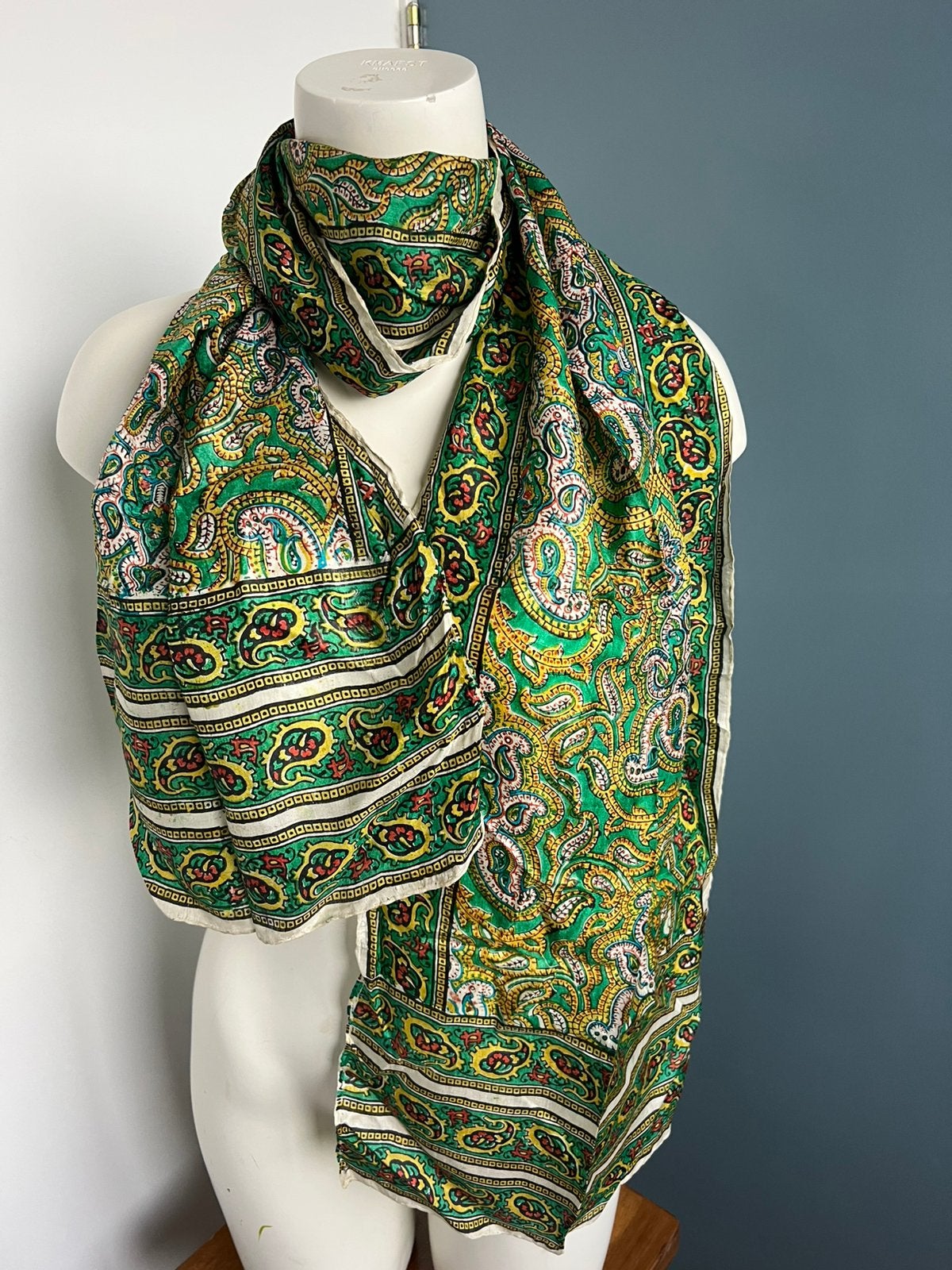 Bonito Zijde groene gele dunne batik sjaal handmade in india, Kleding | Dames, Maat 46/48 (XL) of groter, Ophalen of Verzenden