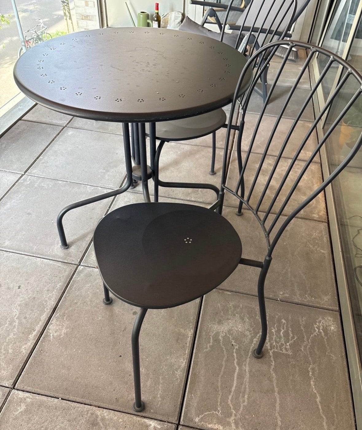 Ikea tafel met 2 stoelen - Ideaal voor balkon/terras, Tuin en Terras, Ophalen, Gebruikt, Rond, Metaal