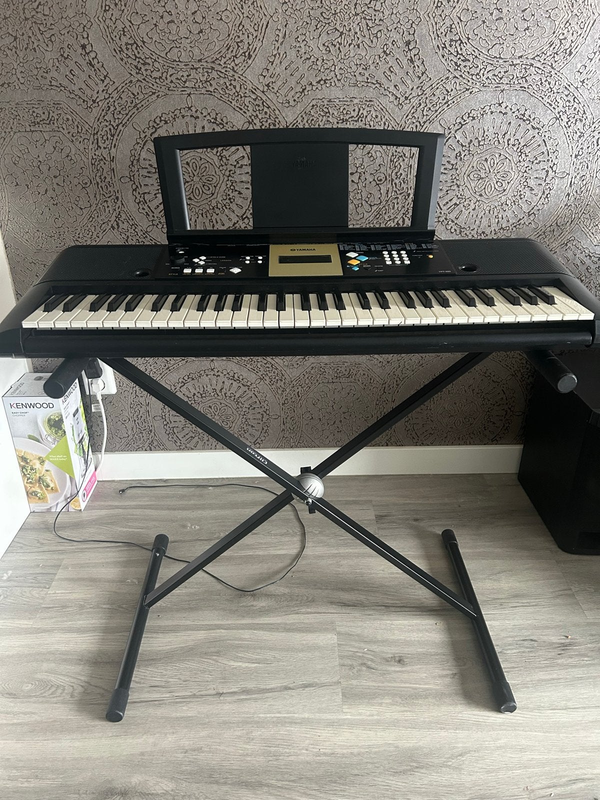 Yamaha YPT-220 Keyboard met standaard, Muziek en Instrumenten, Keyboards, Ophalen, Yamaha, Aanslaggevoelig, 61 toetsen