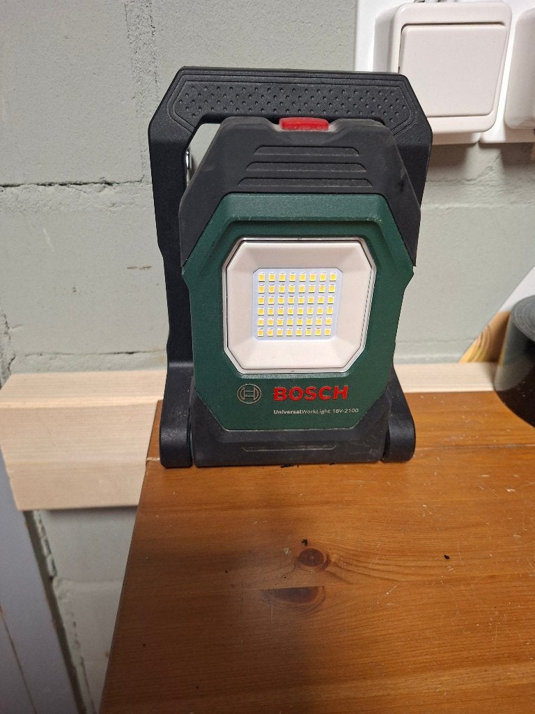 Bosch Universele Werklamp 18V-2100 (zonder accu), Ophalen, Zo goed als nieuw, Minder dan 50 watt, Lamp