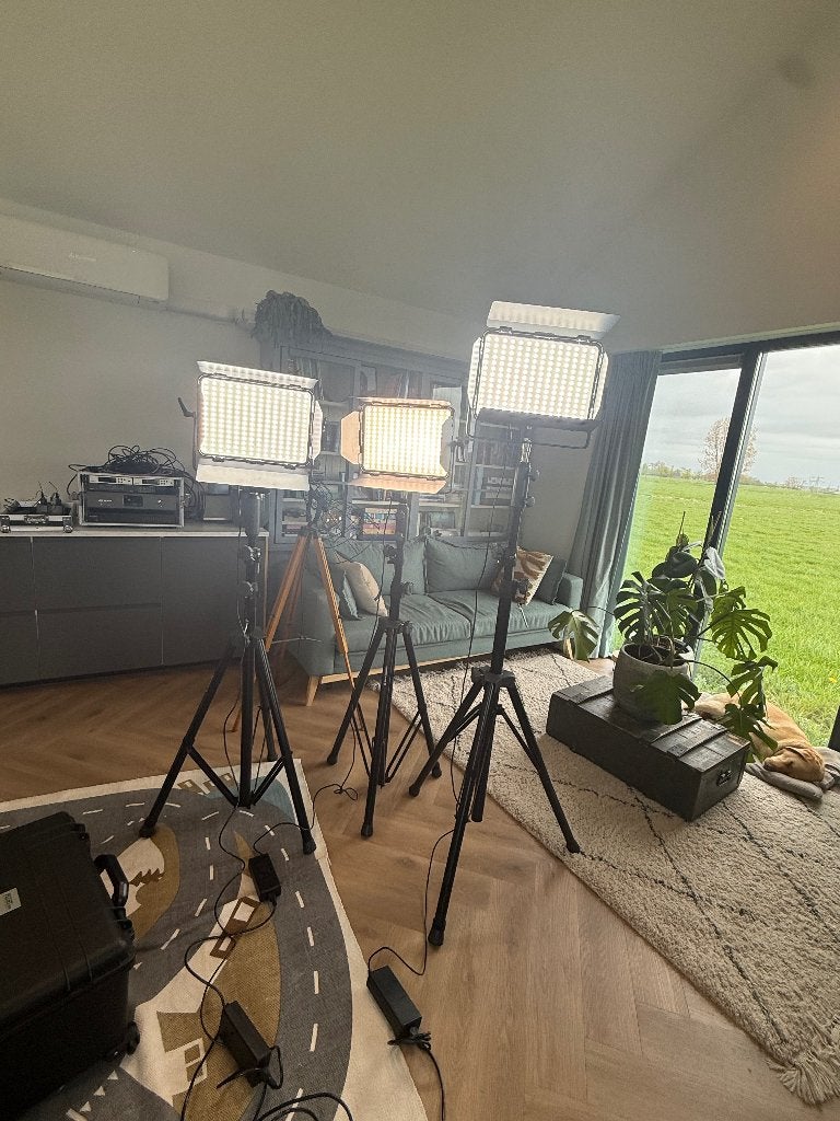 3x LED Softbox/Videolamp Showtec Media Panel 100 + Statief, Ophalen, Zo goed als nieuw, Lamp of Flitsset