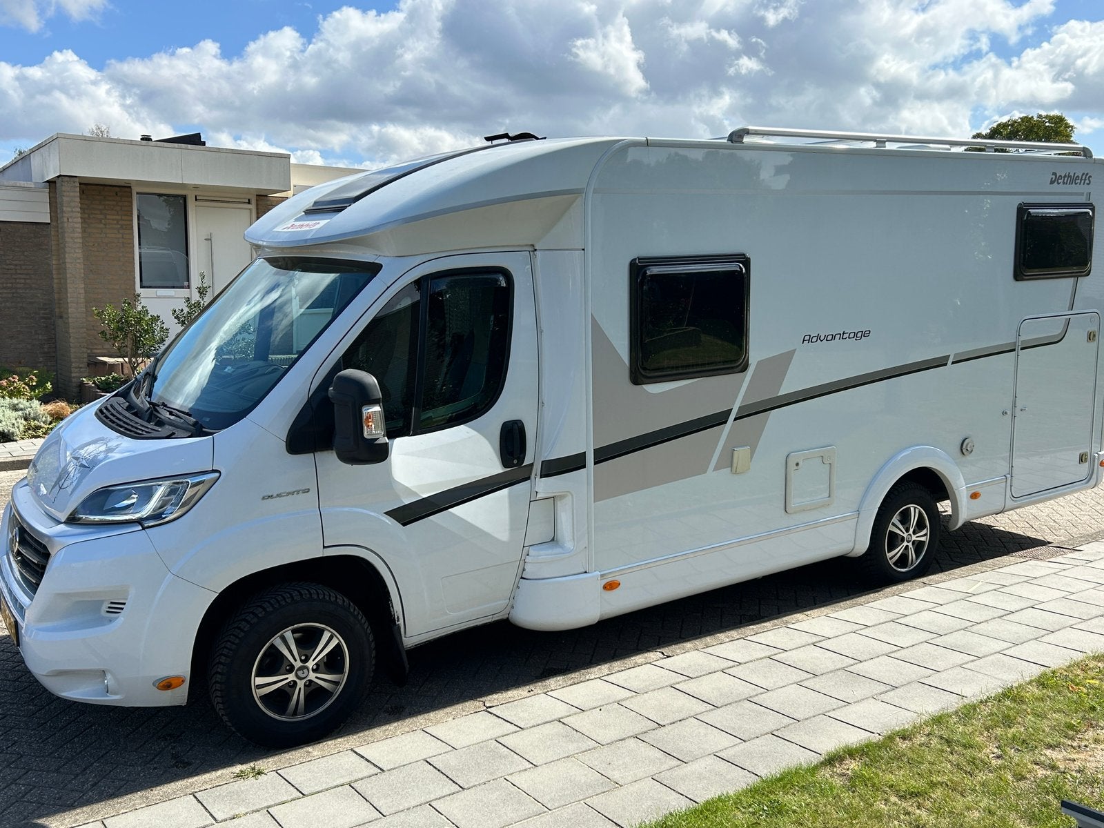 Prachtige Dethleffs Advantage T6611 enkele bedden bj 2017, Caravans en Kamperen, Chemisch toilet, Standaard zit, Ringverwarming