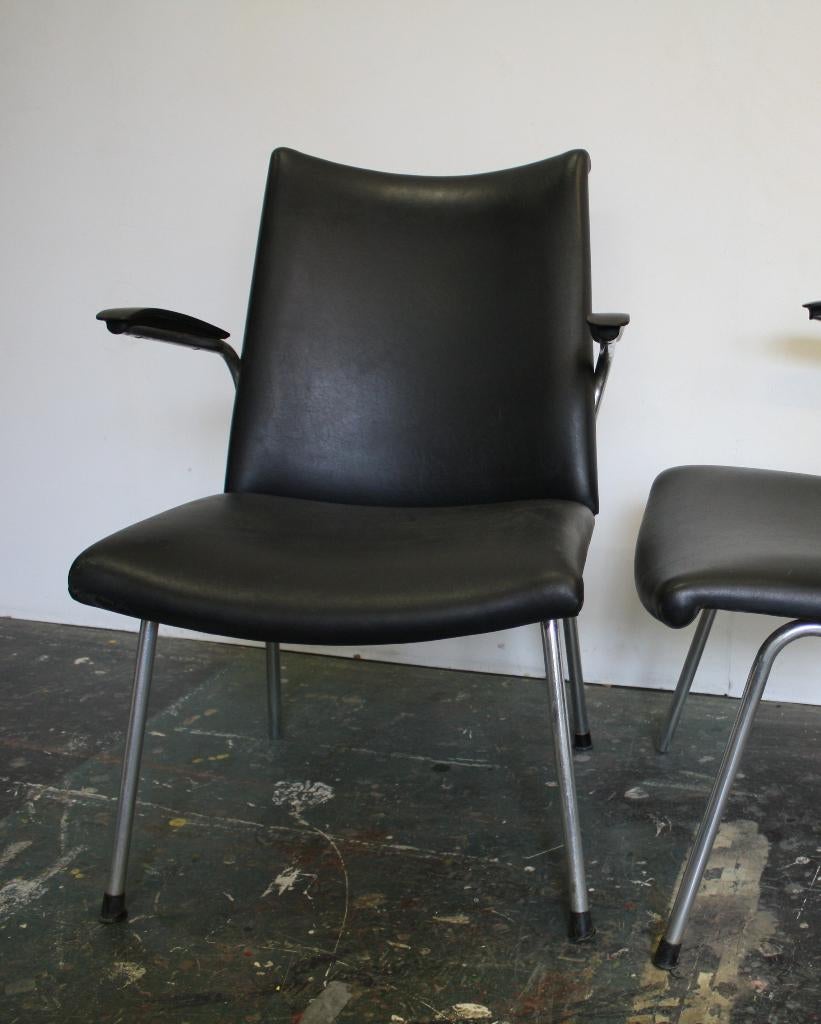 Twee De Wit fauteuils, zwart skai/imitatieleer, jaren 50/60, Ophalen, Gebruikt, 75 tot 100 cm, Metaal