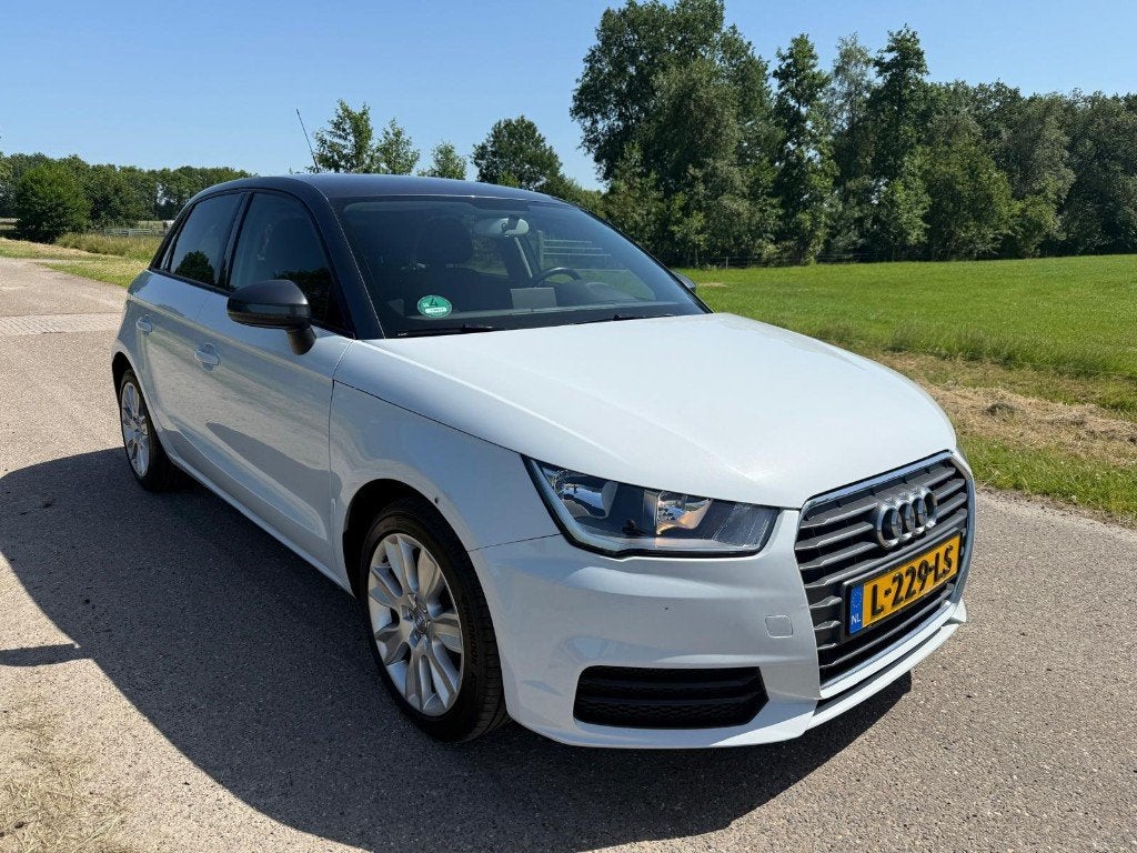 Audi A1 1.0 Tfsi Sportback S-tr 2015 Wit APK tot 29-08-27, Stof, A1, Euro 6, Grijs