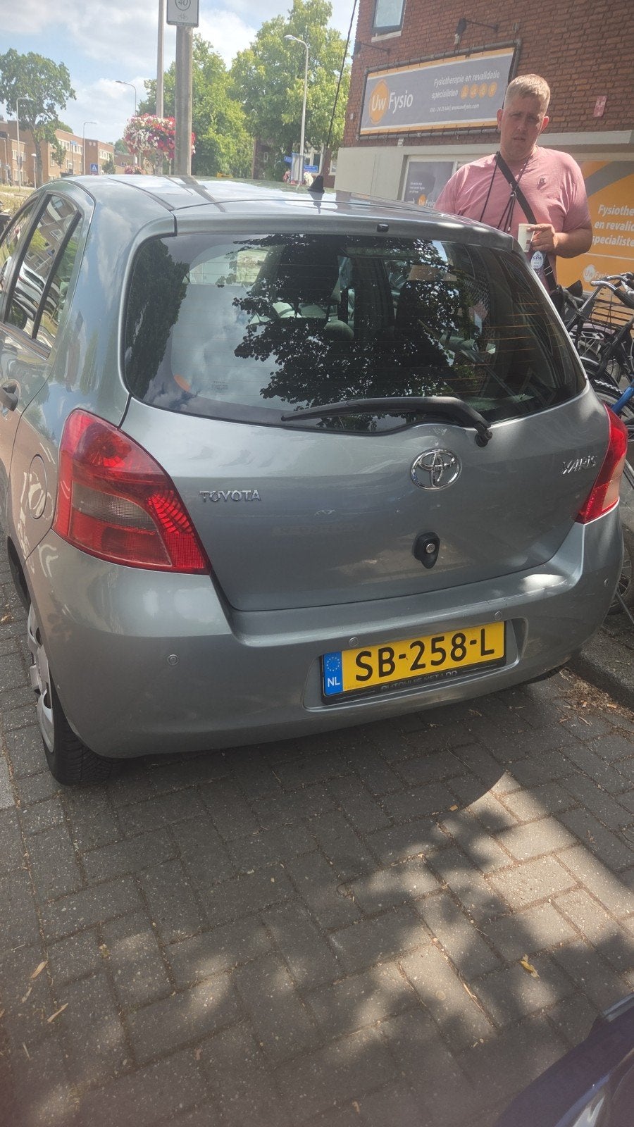 Toyota Yaris 1.0 12V Vvt-i 5DR Terra 2008 Grijs, Auto's, Voorwielaandrijving, 527 kg, 40 €/maand, 750 kg