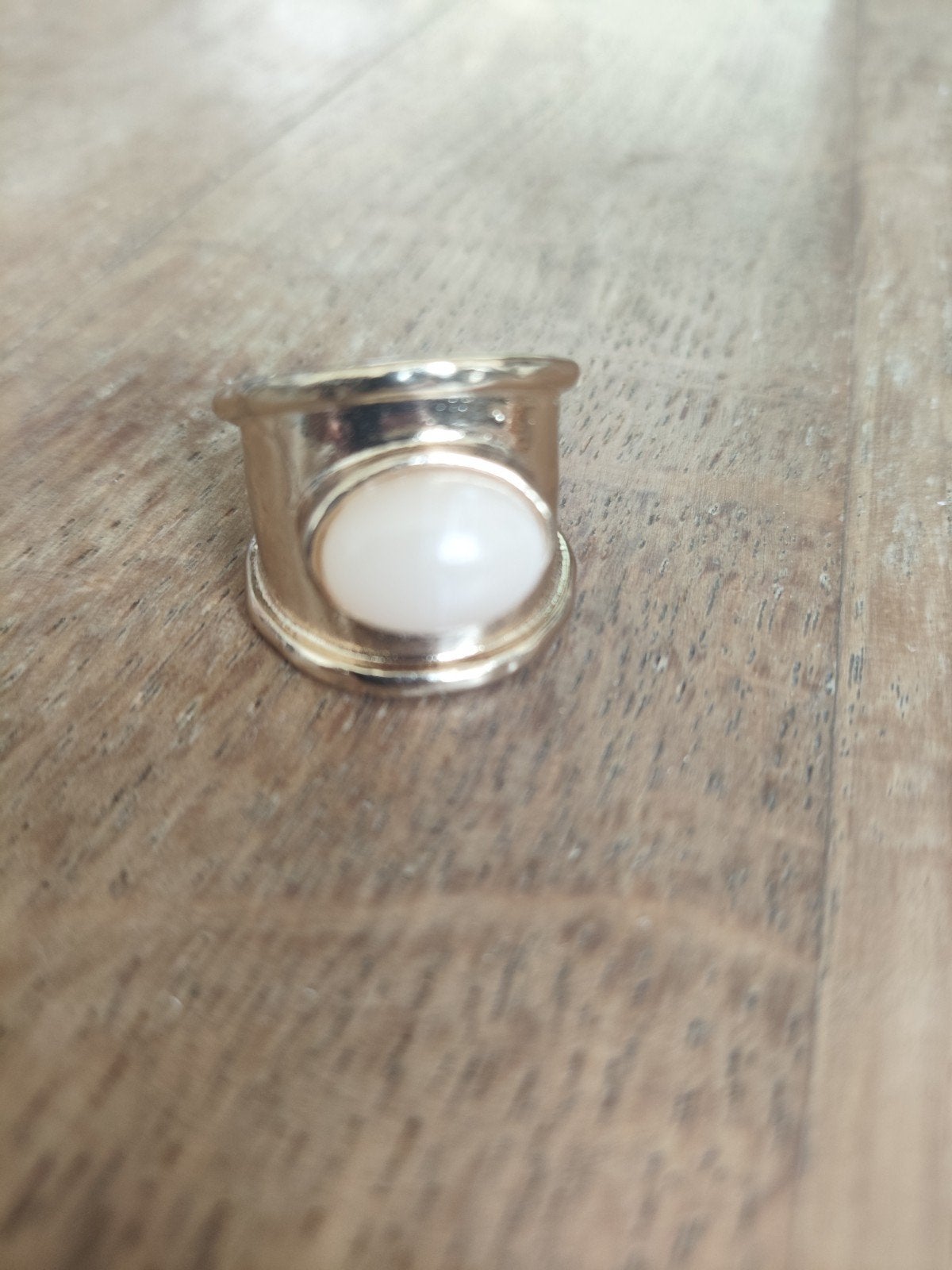 Gouden ring met witte steen - Maat M/L, Gebruikt, Ophalen of Verzenden, Dame of Heer, Met edelsteen