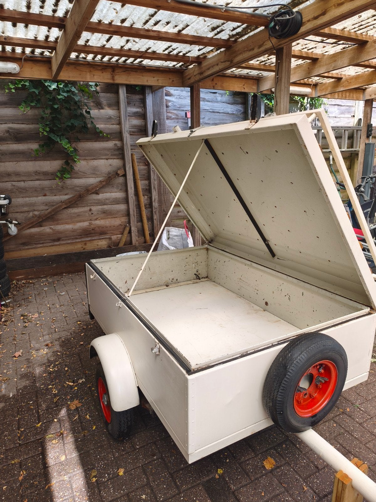 Compacte aanhanger met Thule fietsendrager, Ophalen, Gebruikt